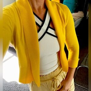 Stylish and pretty yellow cropped cardigan, size S
